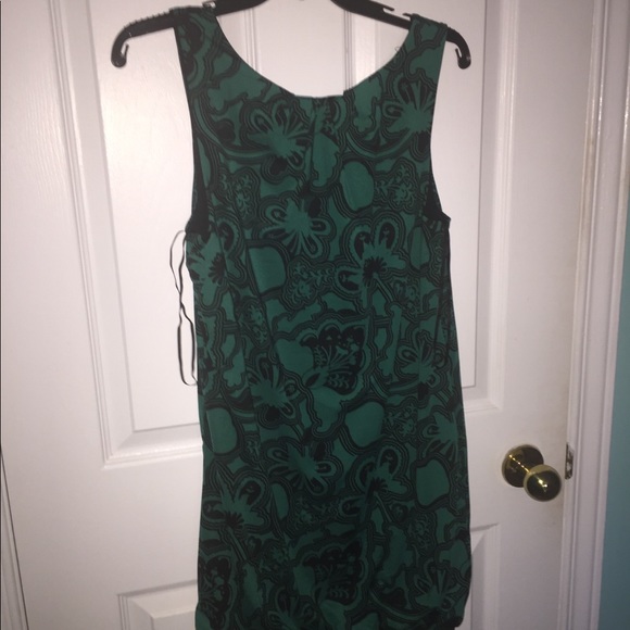 Green Sleeve-Less Knee-Length Dress - Picture 2 of 2